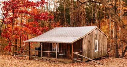 Cozy Off Grid Cabin near the Blueridge Parkway and Appalachian Trail.