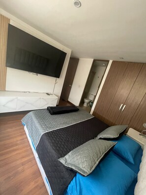 3 chambres, fer et planche à repasser, Wi-Fi, draps fournis