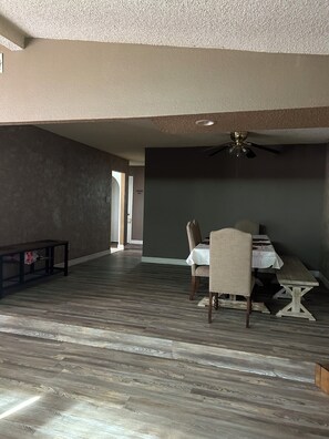 Dining - Wonderful 2-bedroom house with AC in Odessa pet friendly home. (Odessa)