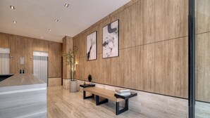 A modern lobby with a wooden wall, a bench, and a potted plant. - New Loft near Reforma (Mexico City)