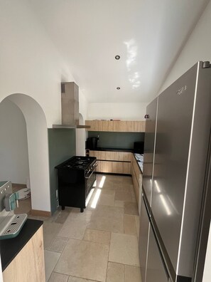 Micro-ondes, four, plaque de cuisson, lave-vaisselle