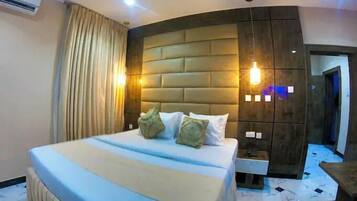 Family Room, Balcony, City View | Desk, laptop workspace, blackout drapes, soundproofing