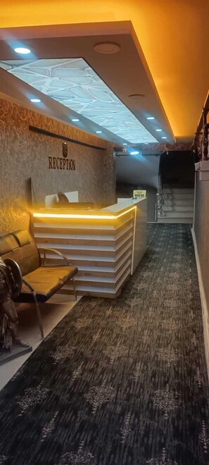 Reception - Big boss Clas (Van)