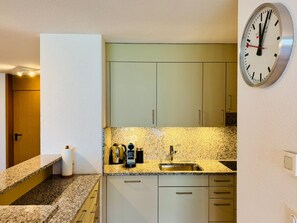 Fridge, microwave, oven, stovetop - Chalet Primula 3 (Wengen)