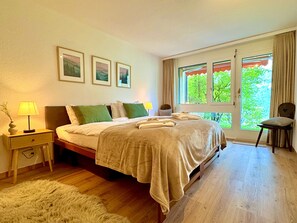 4 chambres, fer et planche à repasser