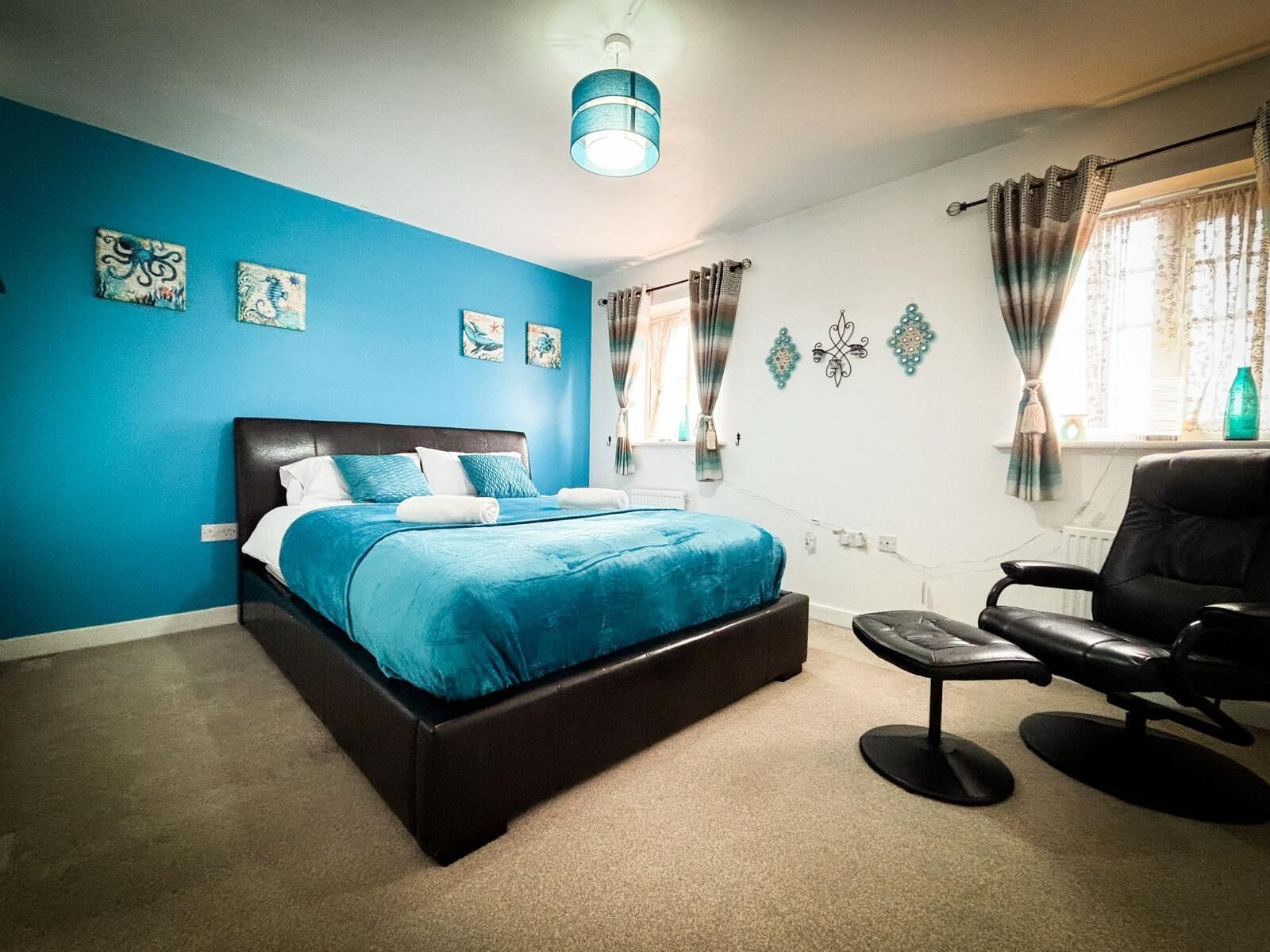 5 bedrooms, WiFi, bed sheets