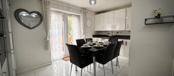 Spacious Modern Townhouse, Discounts on long stays!