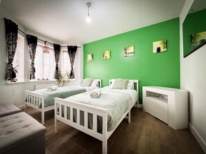 5 bedrooms, WiFi, bed sheets