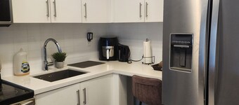 Cozy and Charming Apartment  with a living room and bedroom in Brampton