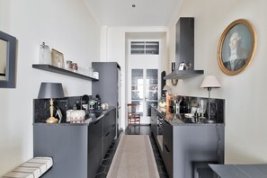 Refrigerador, microondas, horno y lavavajillas 