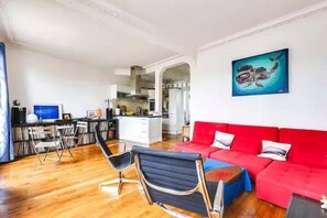 Living area - Comfort and tranquility near the Canal de l’Ourcq (Paris)