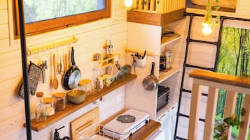 Réfrigérateur, micro-ondes, four, cafetière/bouilloire