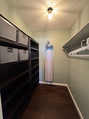 Interior - Lincoln Farmhouse-Bourbon Trail-Farm Stay (Springfield)