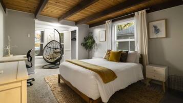 Desk, iron/ironing board, WiFi