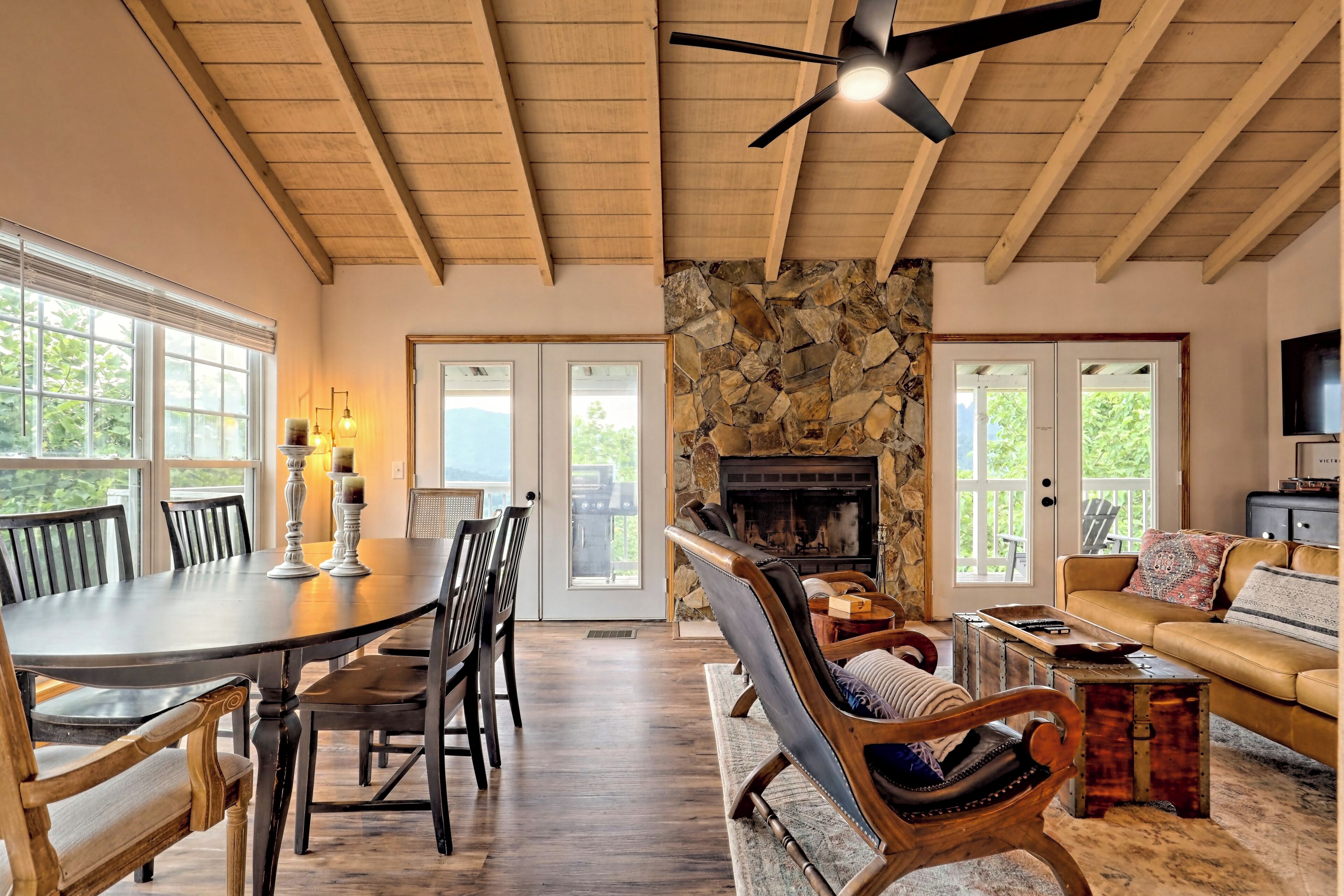Room At The Top- This View! Pet Friendly Mtn Cabin - Clayton, GA