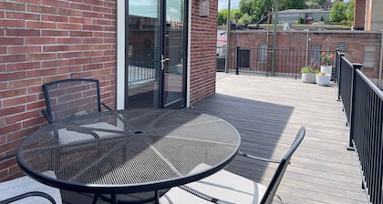 Historic Downtown Bristol Studio - Free Parking - Steps from State Street