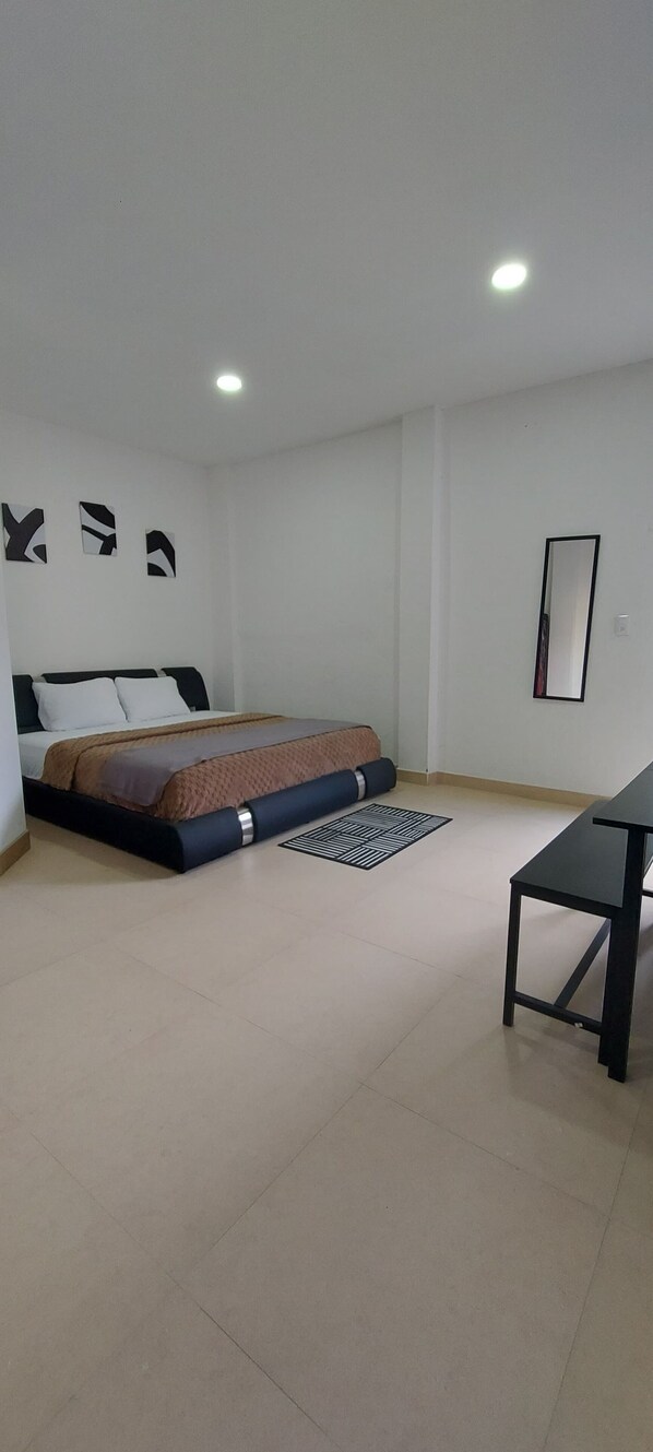 Ferros/tábuas de passar roupa, Wi-Fi, roupa de cama