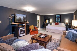 4 bedrooms, iron/ironing board, travel crib, free WiFi