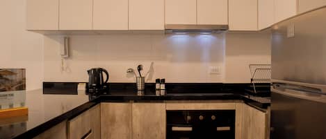 Apartament (101) | Cuina privada | Frigorífic, microones, forn i torradora