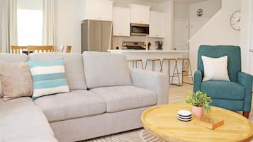 Casa de ciudad, varias camas (Salty Beaches) | Área de sala de estar