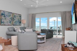 Living area - Salty Sisters (Port St. Joe)