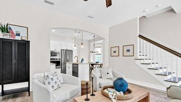 House, Multiple Beds (30A Magical Place) | Living area
