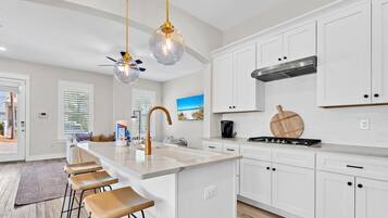 House, Multiple Beds (30A Magical Place) | Private kitchen