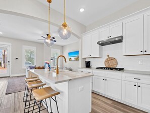 House, Multiple Beds (30A Magical Place) | Private kitchen