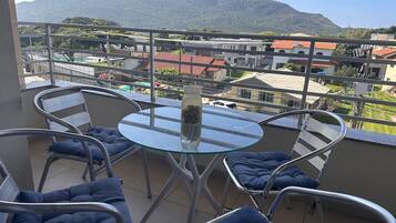 Apartment | Outdoor dining