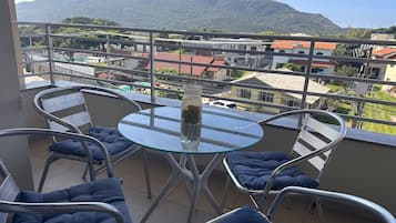 Apartment | Outdoor dining