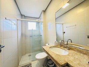 Apartment | Bathroom | Soap, toilet paper - Santinho 202 (Florianopolis)