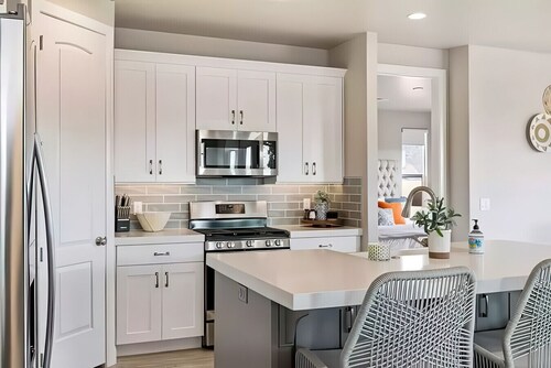 Zion Comfort w/ Game Room + Hot Tub + Resort Pool