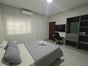 1 habitación, tabla de planchar con plancha, wifi y ropa de cama