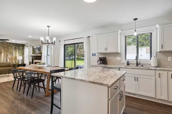 Mikroaaltouuni, uuni, liesi, astianpesukone