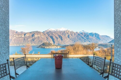 Villa Cima dei Ronchi, stunning infinity pool and lake view