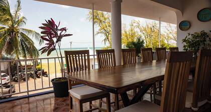 Modern bed & breakfast Room 3 in Rodrigues with AC, WIFI, view on the beach
