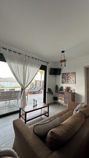 Basic Apartment, Sea View | Living area - WHITE HOUSES SEAFRONT LYGIA (Lefkada)