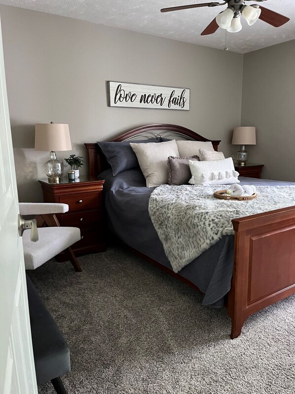 3 多间卧室、办公桌、熨斗/熨衣板、旅行婴儿床