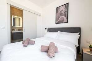 1 slaapkamer, een strijkplank/strijkijzer, gratis wifi, beddengoed