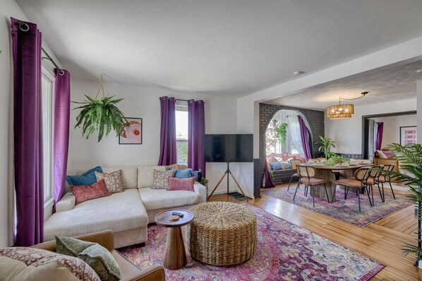 Smart TV y futbolito 