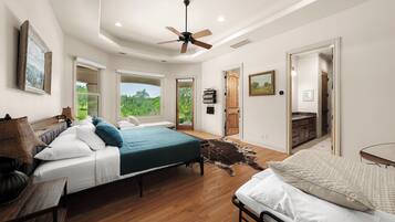 4 bedrooms, desk, iron/ironing board, travel crib