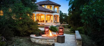 Hill Country Views w/ cold plunge, sauna, fire pit, grill on 10 acres!