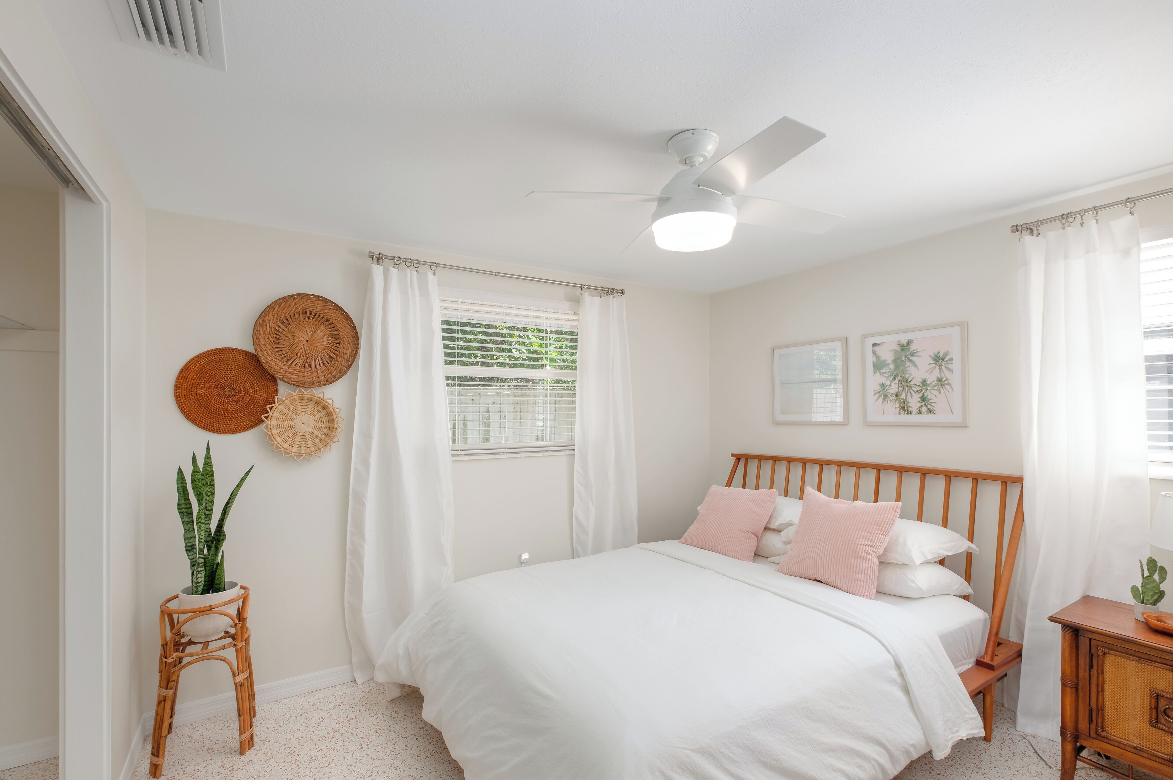 2 bedrooms, desk, iron/ironing board, travel cot