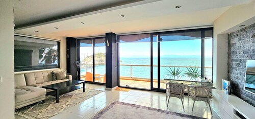 Cosy  Waterfront apartment in the city center with sea view