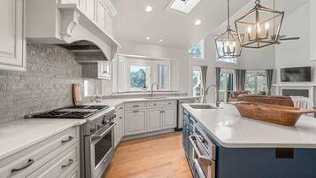 獨棟房屋, 多張床, 庭院, 花園景觀 (114 Sandpiper Run) | 私人廚房 | 電冰箱、微波爐、烤箱、爐台