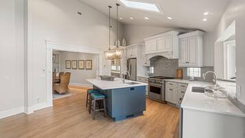 獨棟房屋, 多張床, 庭院, 花園景觀 (114 Sandpiper Run) | 私人廚房 | 電冰箱、微波爐、烤箱、爐台