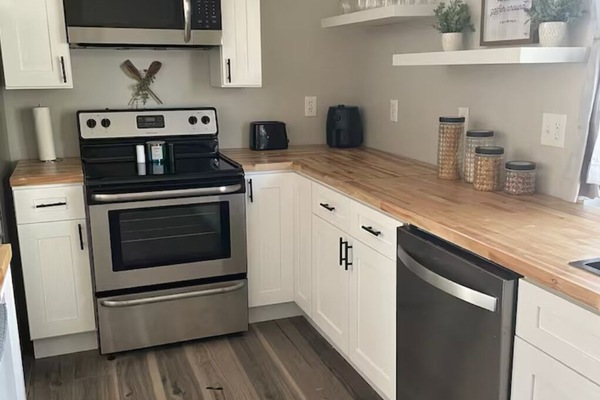 Frigorífic, microones, forn i placa de cuina