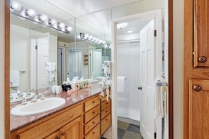 Shower, hair dryer, towels - Crestwood 1204 Deluxe 1 Bedroom plus Loft (Snowmass Village)