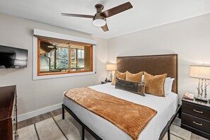 1 多间卧室、熨斗/熨衣板、免费 WiFi、床单