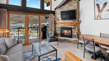 TV, fireplace, stereo